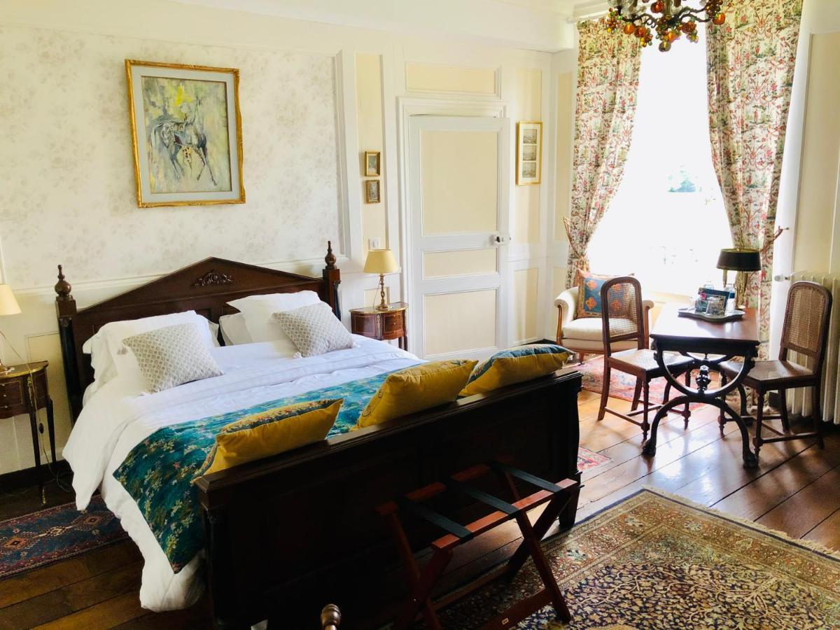 Bed & Breakfast D'hotes Chateau De La Croix Chemin 4*